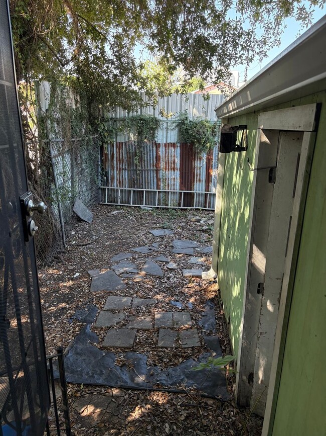 Building Photo - 3012 Delachaise St