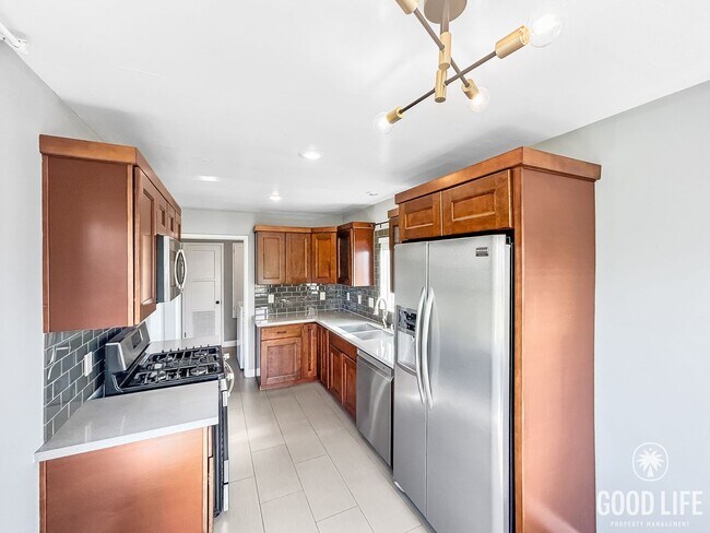 Building Photo - Beautiful 4BD/2.5 BA W/ Updated Bathrooms, A/C, and a Large Backyard in El Cerrito!