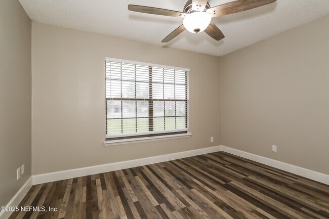 Building Photo - 820 Hardwood St