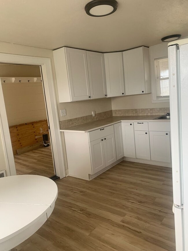 Building Photo - Good connections make all the difference