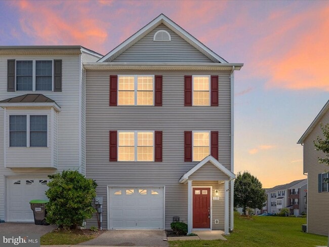 Primary Photo - 111 Lighthouse Ln