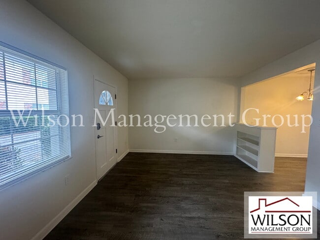 Building Photo - 210 E Yale St