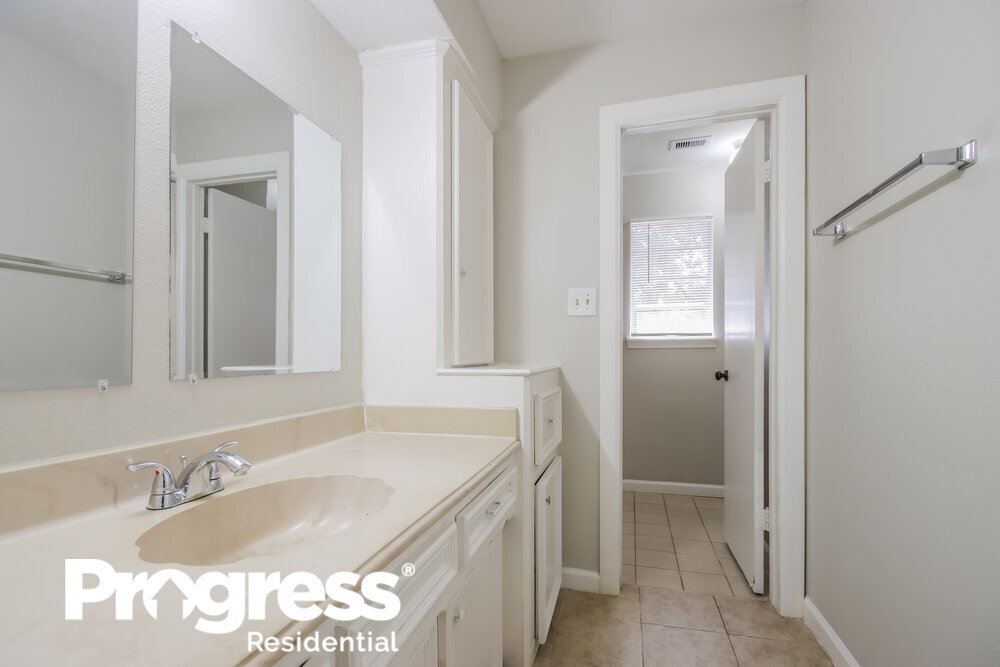 Building Photo - 5618 Forest Timbers Dr
