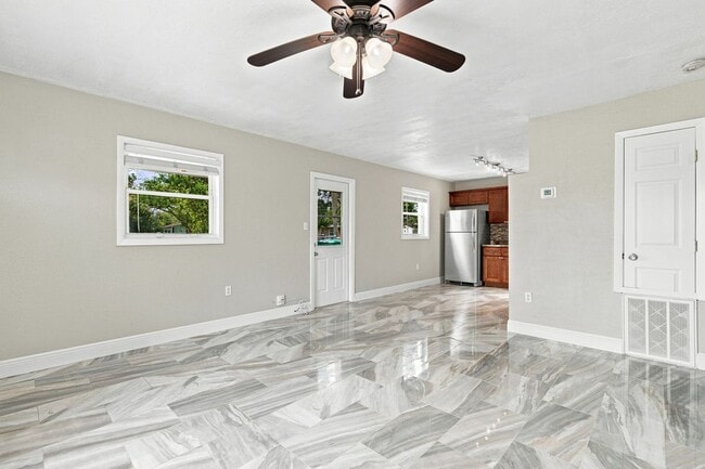 Building Photo - 2267 Robinhood Dr