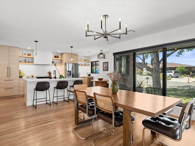 Building Photo - Dream Home