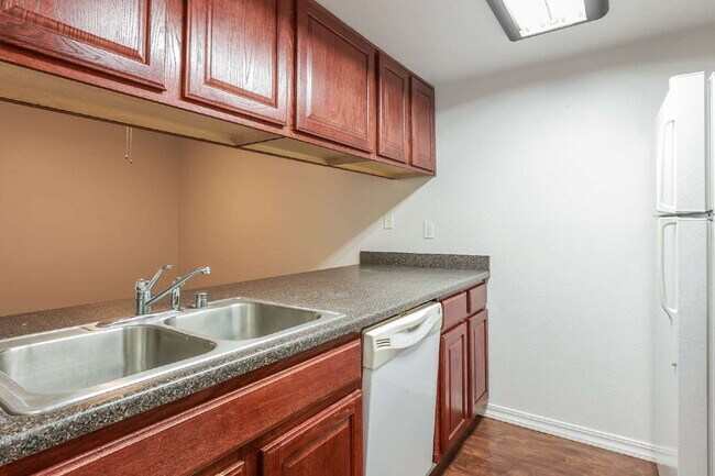 Building Photo - 2 bedroom 1 bath Condo for Rent in Everett WA