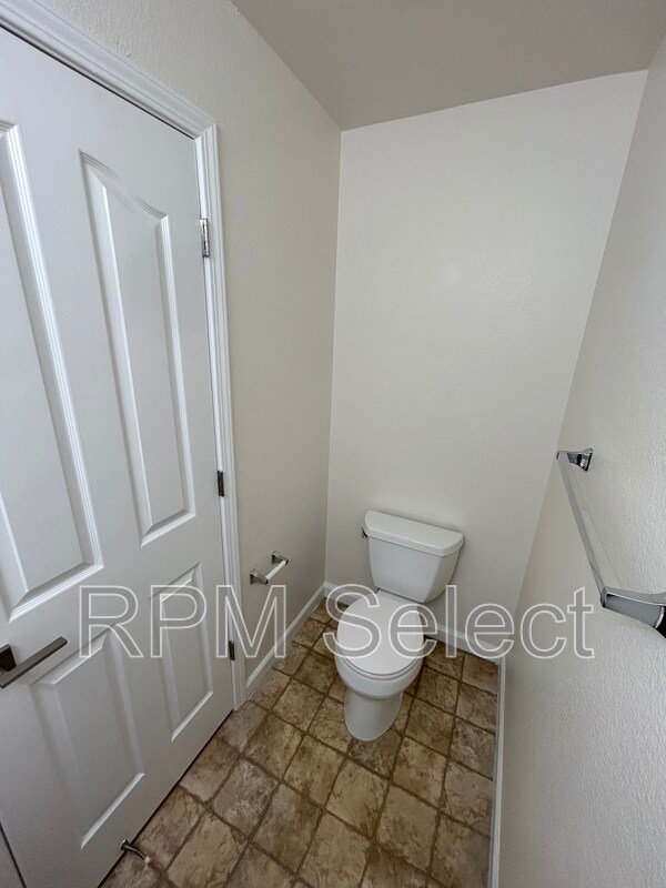 Building Photo - 1740 Newark Ln