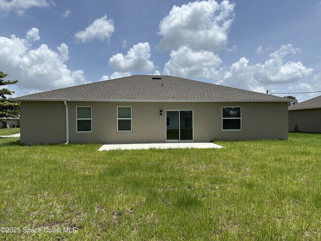 Building Photo - 2154 Ramsdale Dr SE
