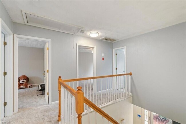 Building Photo - 704 Rocky Run Ct