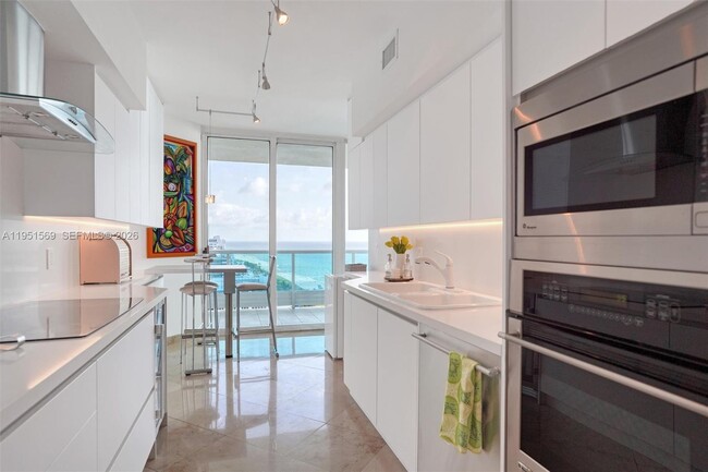 Building Photo - 5025 Collins Ave