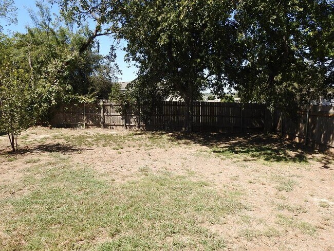 Building Photo - 571 New Country Rd