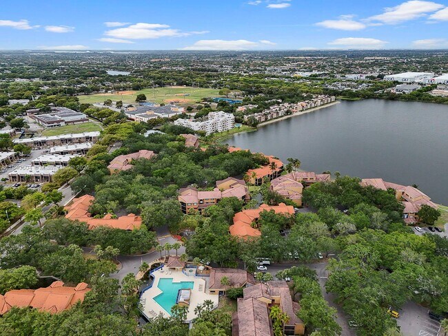 Building Photo - 15533 N Miami Lakeway