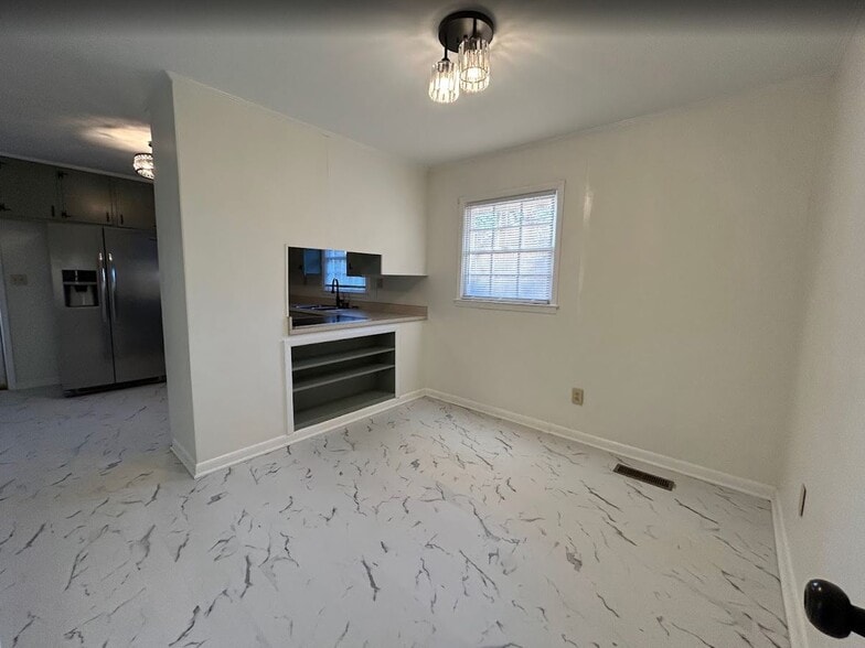 Building Photo - 3013 Scenic Dr