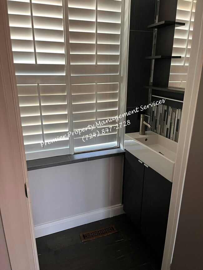 Building Photo - 208 Bonnie Brae Dr