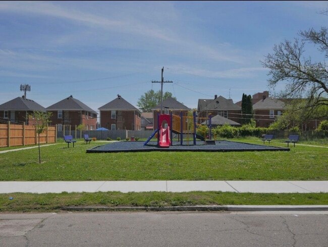 Building Photo - 13723 Mapleridge St