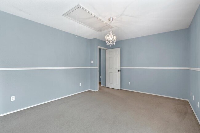 Building Photo - 2704 Greenlee Dr