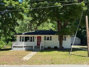 Building Photo - 3 bedroom 1.5 bath rancher