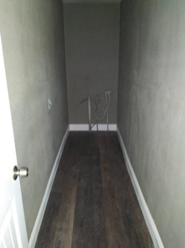Building Photo - 1126 Park Cir