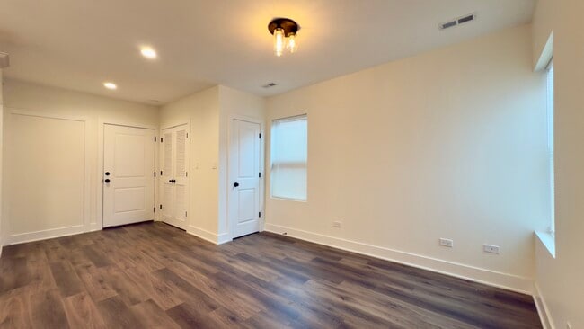 Building Photo - 114 Stephen St