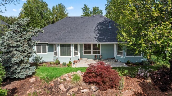 Building Photo - 3 Bedroom 3 Bathroom Home in Desirable Eag...