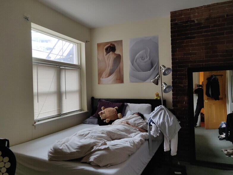 Building Photo - 1406 Beacon St