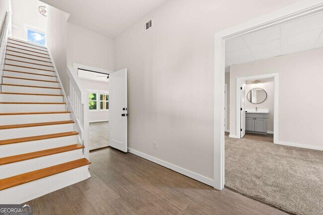 Building Photo - 221 Columbus Dr