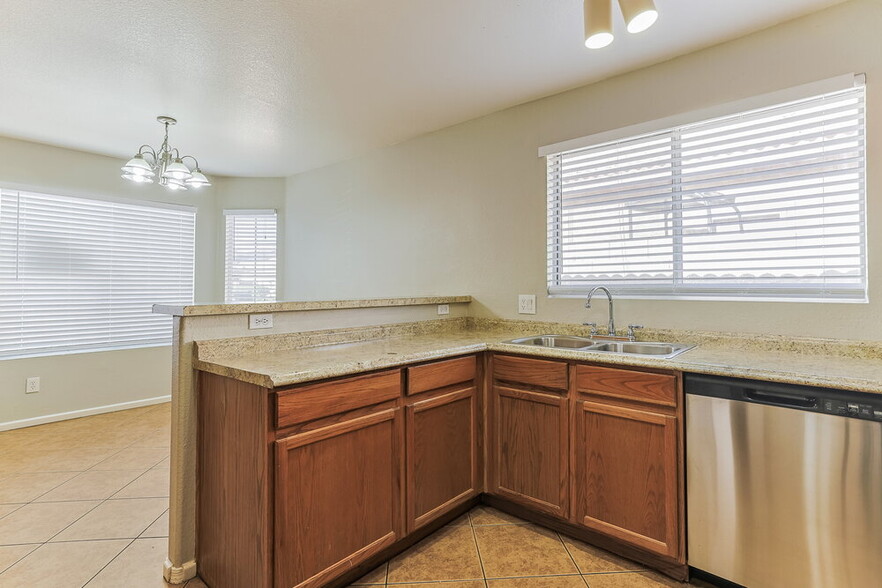 Building Photo - 2625 S 156th Ave