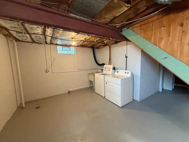 Building Photo - Beautifully Updated 2 Bed, 1 Bath Home for...