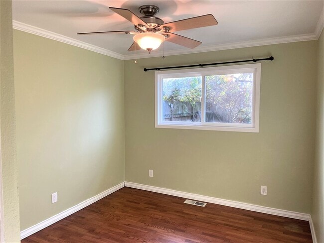 Building Photo - Classic Updated Home Near Whatcom Falls!