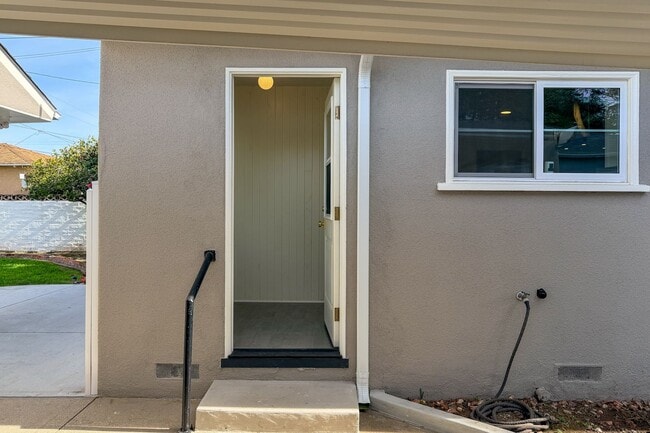 Building Photo - 431 Deodar Ave