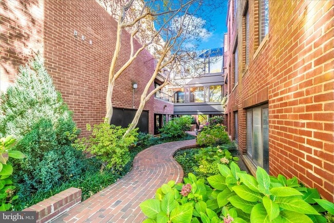 Building Photo - 1080 Wisconsin Ave NW