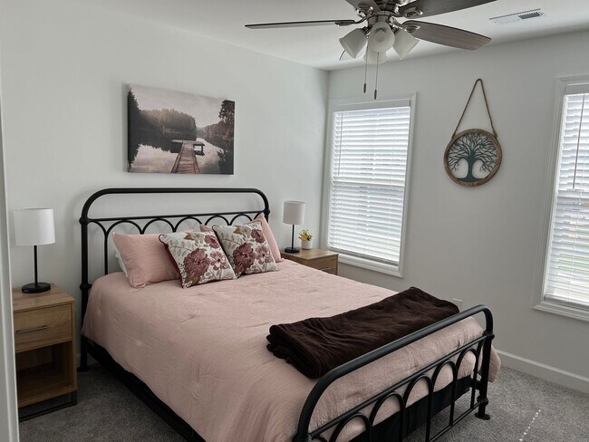 Building Photo - Beautiful Home in the Westhill Community -...