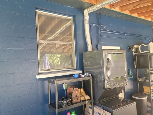 Building Photo - 635 S Lanvale Ave