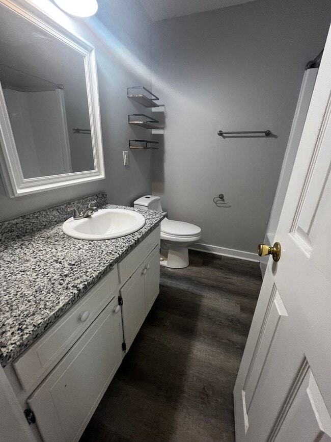 Building Photo - Two Bedroom One Bath Townhome