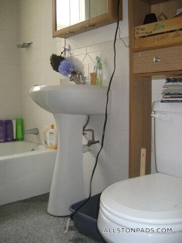 Building Photo - 11 Scottfield Rd