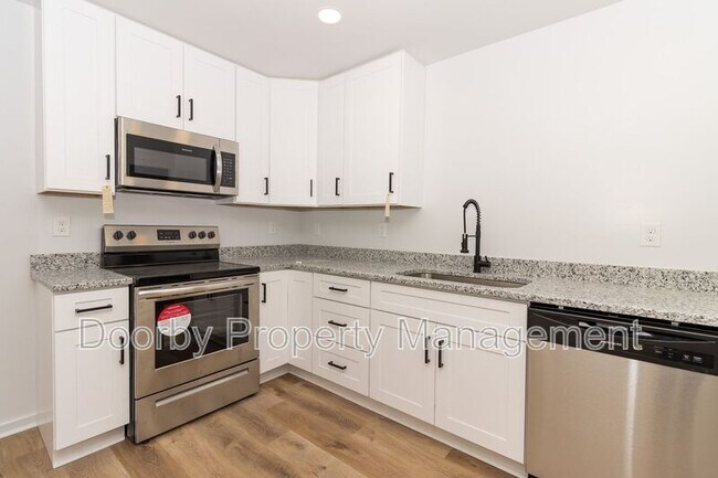 Building Photo - 1808 E 13th St