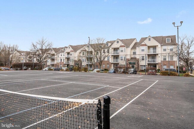 Building Photo - 8961 Town Center Cir
