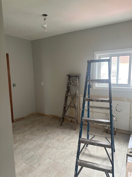 Building Photo - 412 High St