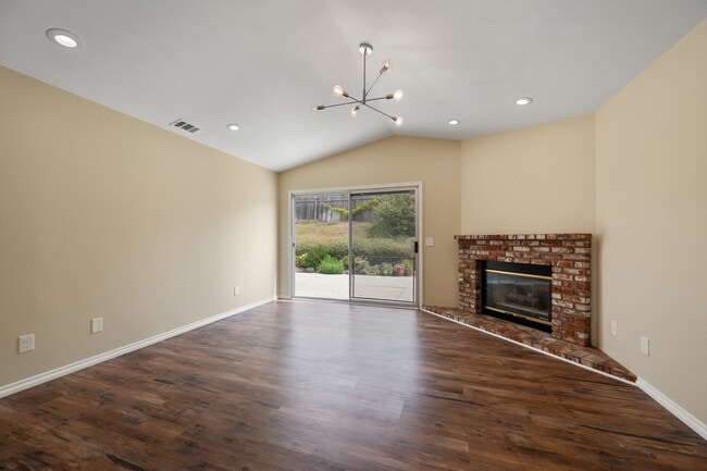 Building Photo - 885 Peregrine Ln