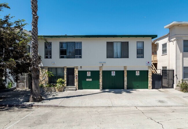 Building Photo - 441 LINDEN AVE