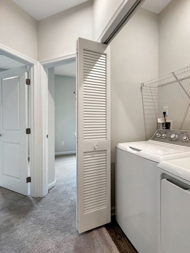 Building Photo - Move-In Ready Townhome with Finished Basem...