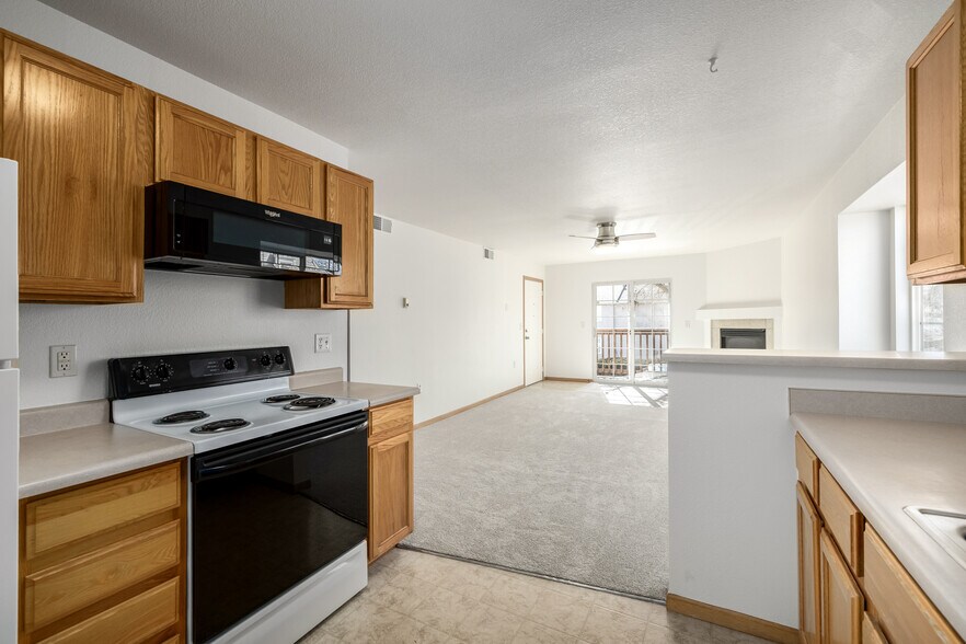 Building Photo - 1221 University Ave