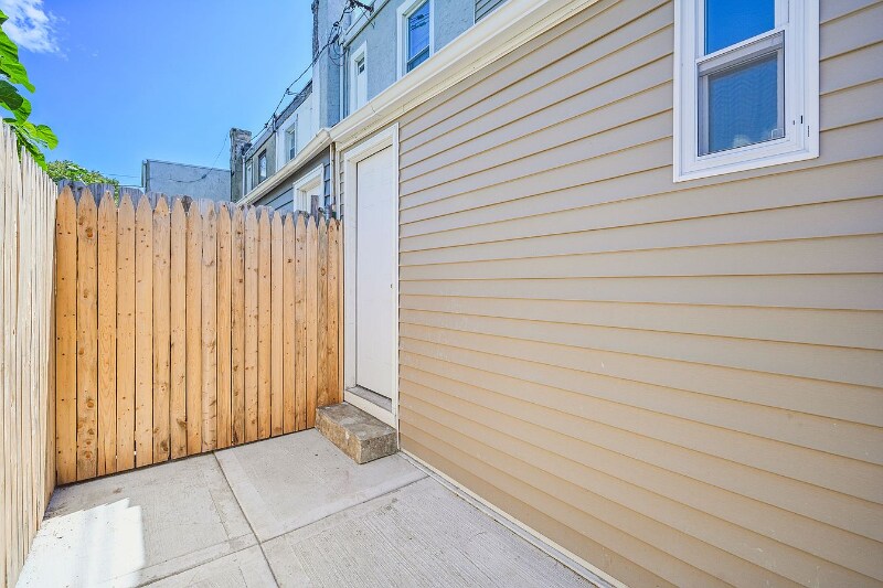 Building Photo - 165 W Wilt St