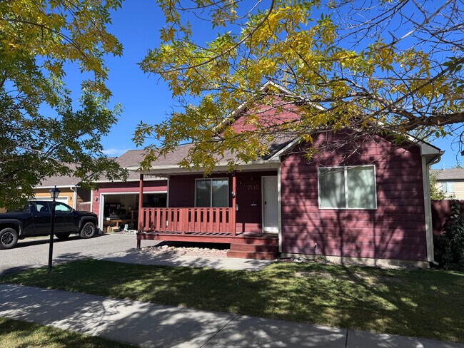 Primary Photo - 705 Green Tree Dr