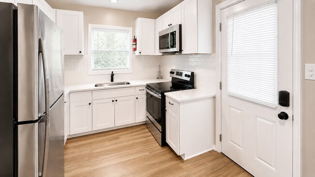 Building Photo - 1437 Lorenzo Dr SW