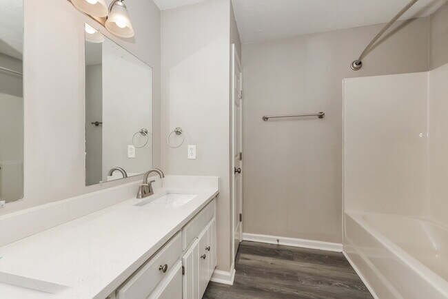 Building Photo - 1585 Ridgemont Dr