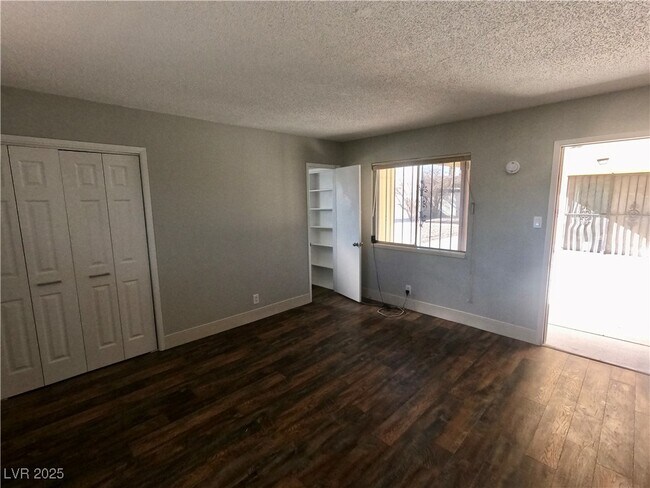 Building Photo - 604 Bonita Ave