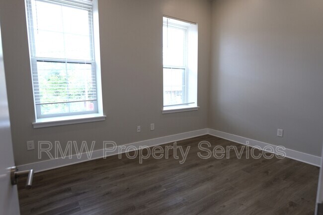 Building Photo - 4000 W Girard Ave