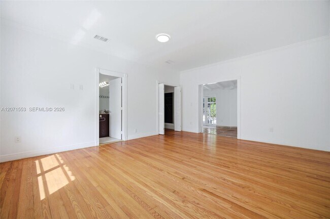Building Photo - 2300 S Miami Ave