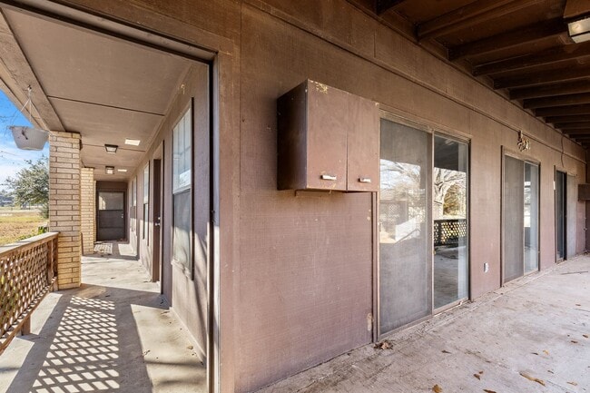 Building Photo - Blissful in Burleson ISD